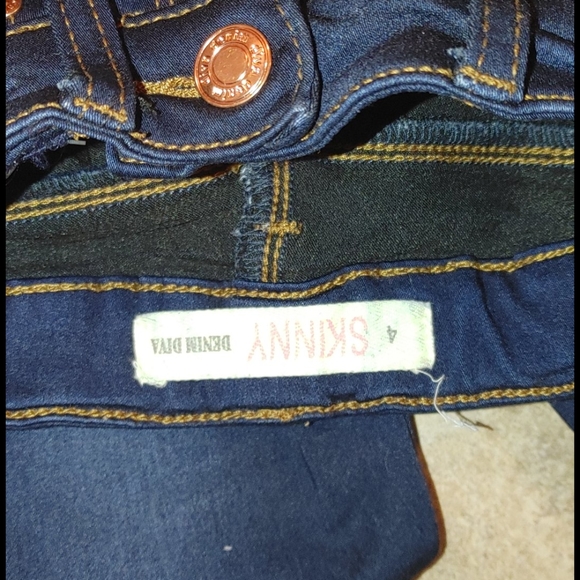Toddler jeans size 4 (free shirt with order) - Picture 7 of 10